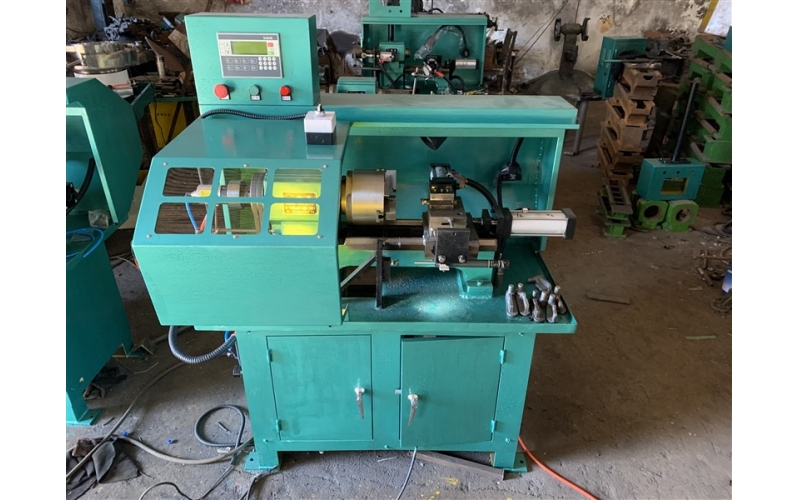 如何調(diào)整自動(dòng)儀表車床的主軸軸承間隙？